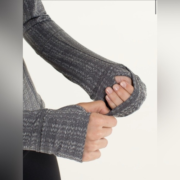 Lululemon Forme Jacket in Cuffins size 2 - Picture 3 of 6